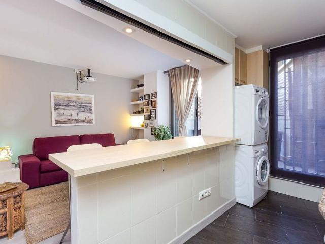 Piso en venta en calle De Bac de Roda, Barcelona, de 63 m² 2 habitaciones por 525.000