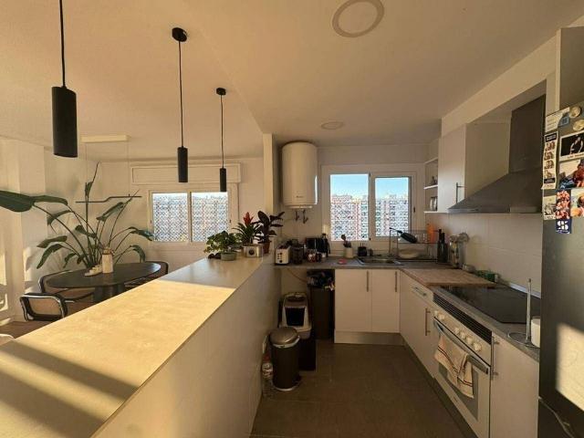 Piso en venta en calle De Bac de Roda, Barcelona, de 68 m² 2 habitaciones por 440.000