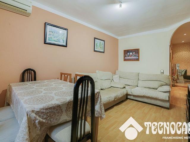 Piso en venta en calle De Badosa, Barcelona, de 50 m² 2 habitaciones por 209.000