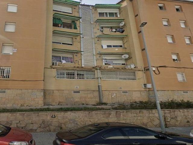 Piso en venta en calle De Badajoz, Terrassa, de 69 m² 3 habitaciones por 64.820