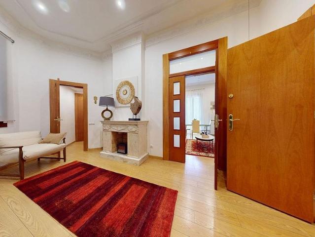 Piso en venta en calle De Bailèn, Barcelona, de 89 m² 3 habitaciones por 650.000
