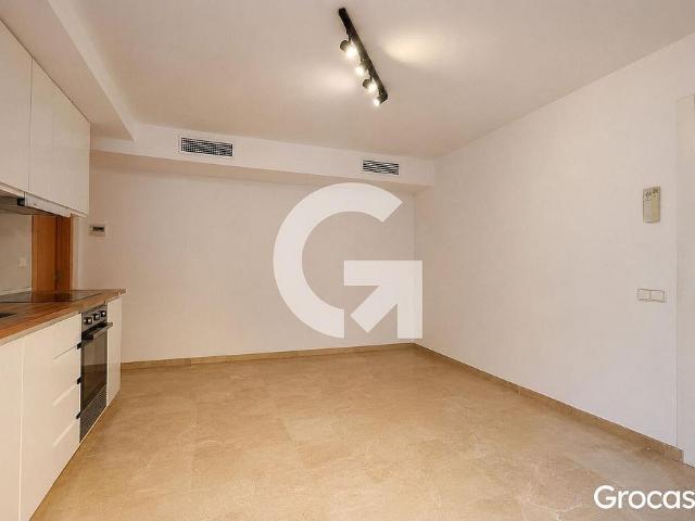Piso en venta en calle De Balmes, Rubí, de 40 m² 2 habitaciones por 199.500