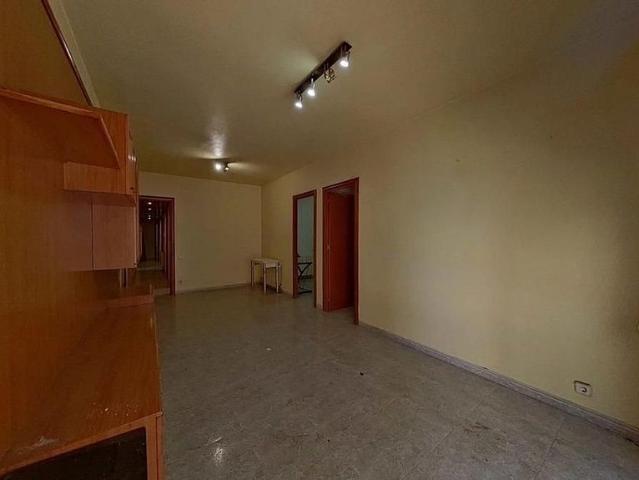 Piso en venta en calle De Baldomer Solà, Badalona, de 93 m² 4 habitaciones por 338.100