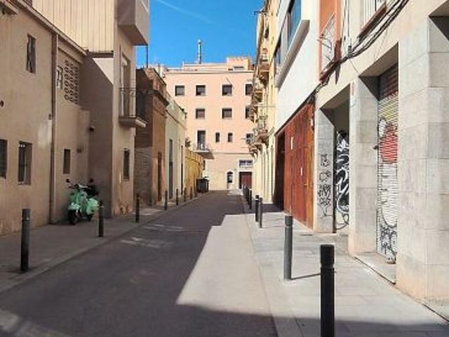 Piso en venta en calle De Banyoles, Barcelona, de 66 m² 2 habitaciones por 429.000