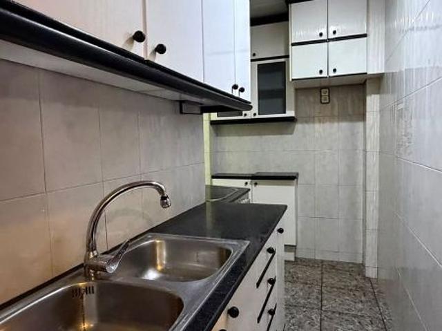 Piso en venta en calle De Bassegoda, Barcelona, de 55 m² 3 habitaciones por 249.000