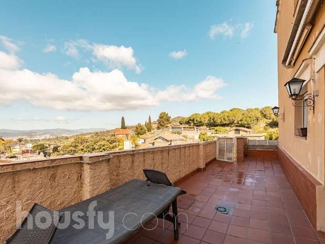 Piso en venta en calle De Batista i Roca, Sant Just Desvern, de 58 m² 3 habitaciones por 398.000