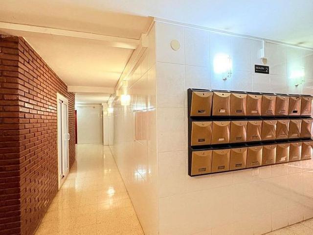 Piso en venta en calle De Bellavista, Badalona, de 75 m² 3 habitaciones por 150.000