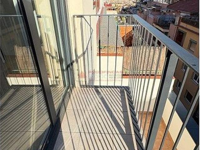 Piso en venta en calle De Bernat Bransi, Barcelona, de 55 m² 1 habitación por 338.000