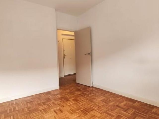Piso en venta en calle De Bernat Bransi, Barcelona, de 52 m² 2 habitaciones por 205.000