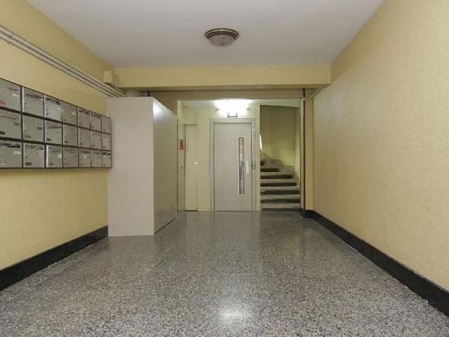 Piso en venta en calle De Bernat Bransi, Barcelona, de 67 m² 4 habitaciones por 159.100