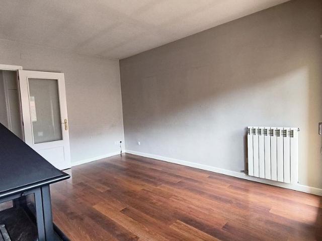 Piso en venta en calle De Bernat Saulet, Sant Joan de les Abadesses, de 80 m² 2 habitaciones por 185.000