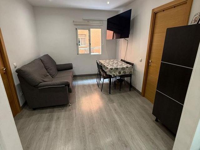 Piso en venta en calle De Beret, Barcelona, de 57 m² 3 habitaciones por 240.000