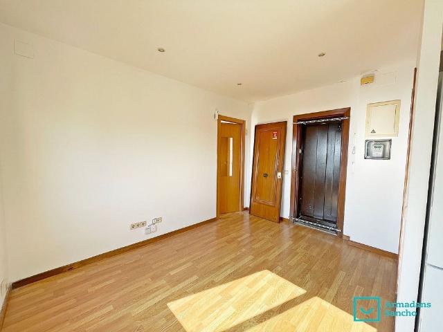 Piso en venta en calle De Berenguer Mallol, Barcelona, de 33 m² 1 habitación por 219.000