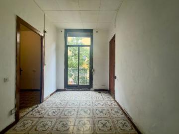 Piso en venta en calle De Blai, Barcelona, de 66 m² 3 habitaciones por 320.000