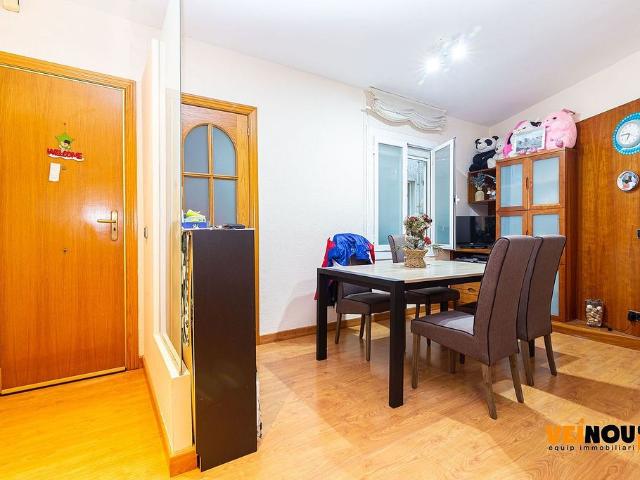 Piso en venta en calle De Bonsoms, Barcelona, de 58 m² 2 habitaciones por 295.000