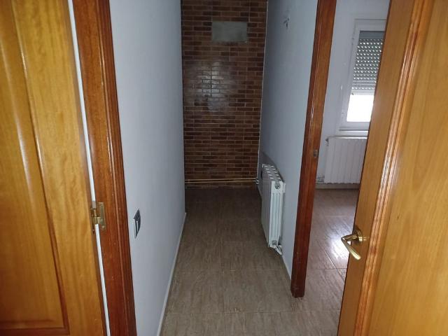 Piso en venta en calle De Briquets, Barcelona, de 89 m² 4 habitaciones por 215.000