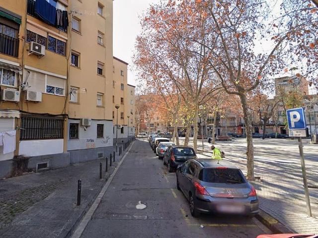 Piso en venta en calle De Cáceres, Badalona, de 59 m² 3 habitaciones por 80.000