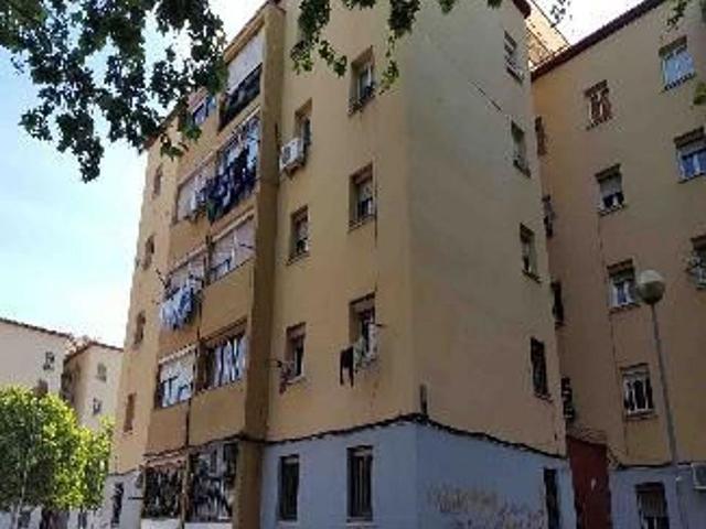 Piso en venta en calle De Cáceres, Badalona, de 60 m² 3 habitaciones por 100.000