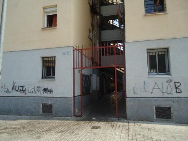 Piso en venta en calle De Cáceres, Badalona, de 62 m² 3 habitaciones por 67.200