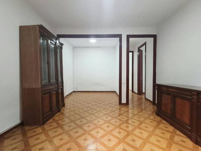 Piso en venta en calle De Cabestany, Barcelona, de 90 m² 3 habitaciones por 460.000
