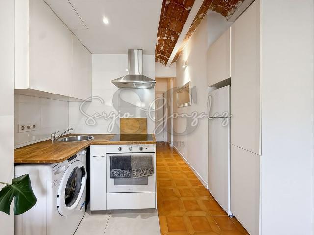 Piso en venta en calle De Calàbria, Barcelona, de 49 m² 2 habitaciones por 395.000