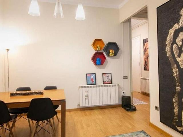 Piso en venta en calle De Calàbria, Barcelona, de 71 m² 3 habitaciones por 460.000