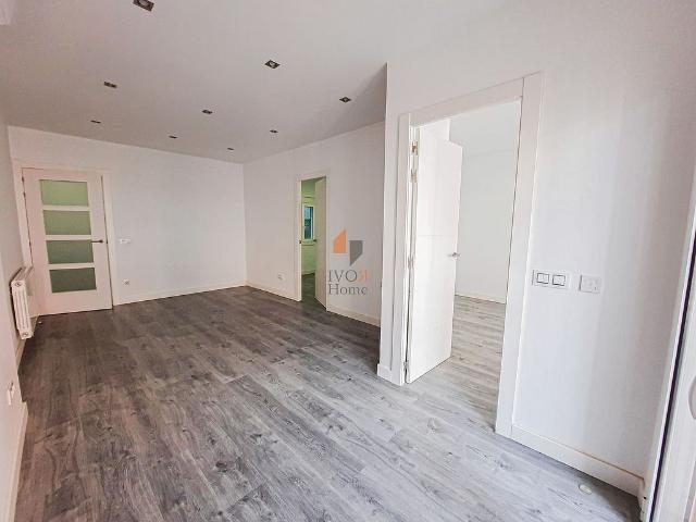 Piso en venta en calle De Calàbria, Barcelona, de 75 m² 3 habitaciones por 495.000