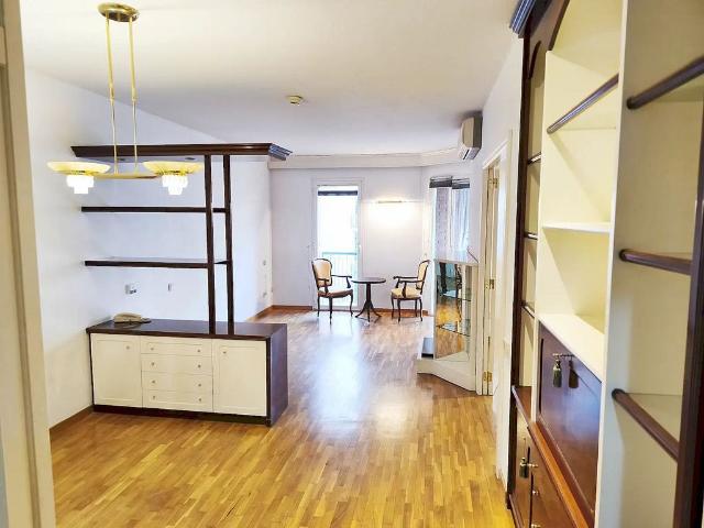 Piso en venta en calle De Calàbria, Barcelona, de 76 m² 1 habitación por 380.000