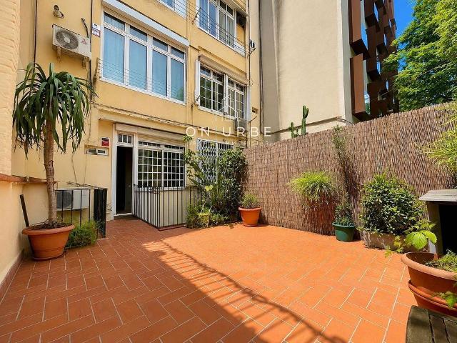 Piso en venta en calle De Calàbria, Barcelona, de 83 m² 3 habitaciones por 440.000