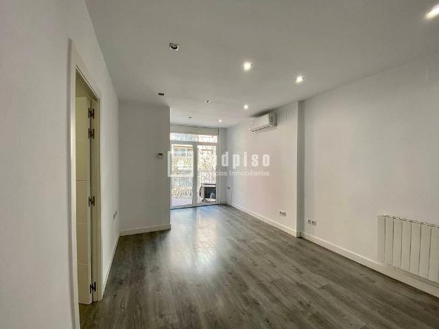 Piso en venta en calle De Calàbria, Barcelona, de 83 m² 3 habitaciones por 495.000