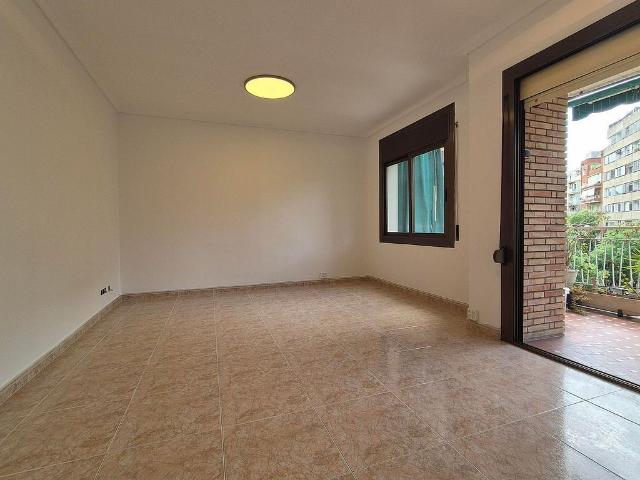 Piso en venta en calle De Calàbria, Barcelona, de 89 m² 4 habitaciones por 629.000