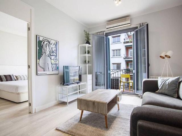 Piso en venta en calle De Calàbria, Barcelona, de 93 m² 4 habitaciones por 645.000