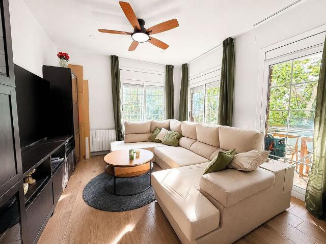 Piso en venta en calle De Calàbria, Barcelona, de 95 m² 3 habitaciones por 559.000