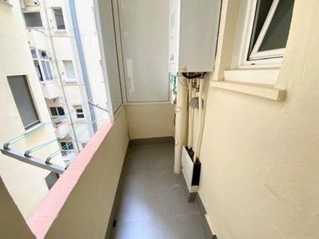 Piso en venta en calle De Calàbria, Barcelona, de 122 m² 4 habitaciones por 555.000
