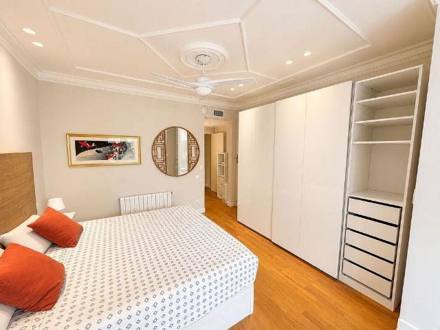 Piso en venta en calle De Calàbria, Barcelona, de 140 m² 4 habitaciones por 690.000