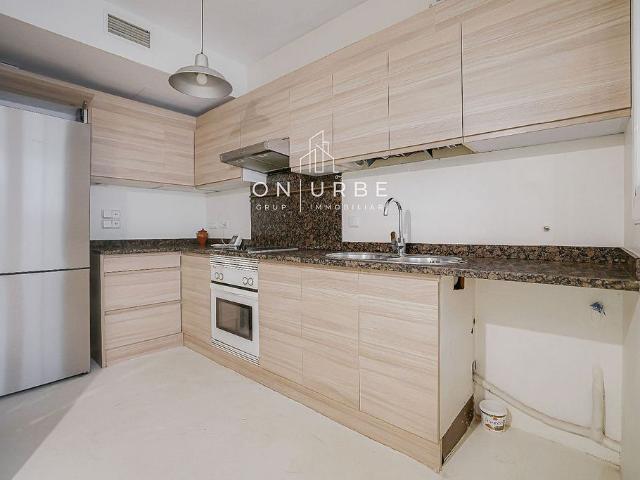 Piso en venta en calle De Calàbria, Barcelona, de 149 m² 4 habitaciones por 725.000