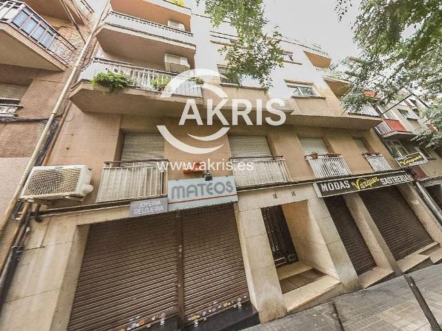Piso en venta en calle De Calderón de la Barca, Barcelona, de 65 m² 2 habitaciones por 148.000