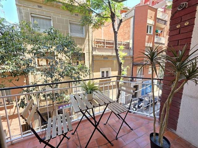 Piso en venta en calle De Calderón de la Barca, Barcelona, de 70 m² 3 habitaciones por 325.000
