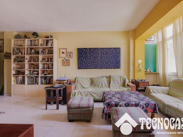 Piso en venta en calle De Camil Fabra, Barcelona, de 97 m² 3 habitaciones por 370.000