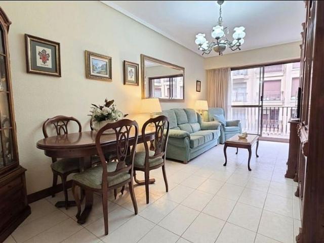 Piso en venta en calle De Campoamor, Barcelona, de 69 m² 3 habitaciones por 345.000