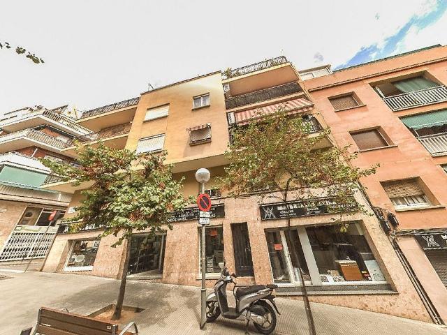 Piso en venta en calle De Campreciós, Barcelona, de 72 m² 1 habitación por 125.600