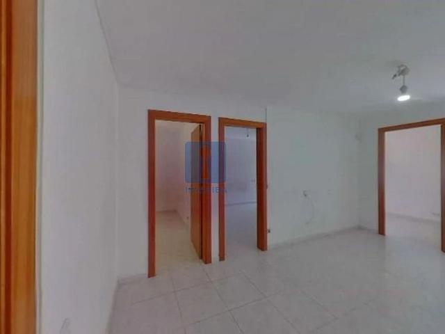 Piso en venta en calle De Camprodon, Santa Coloma de Gramanet, de 61 m² 3 habitaciones por 104.540