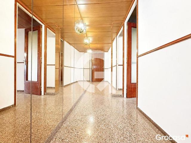 Piso en venta en calle De Canalejas, Barcelona, de 88 m² 4 habitaciones por 370.000