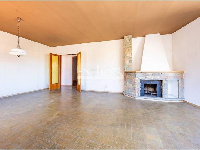 Piso en venta en calle De Canigó, Torelló, de 109 m² 5 habitaciones por 165.000