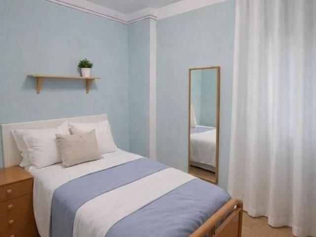 Piso en venta en calle De Cantàbria, Barcelona, de 125 m² 4 habitaciones por 495.000