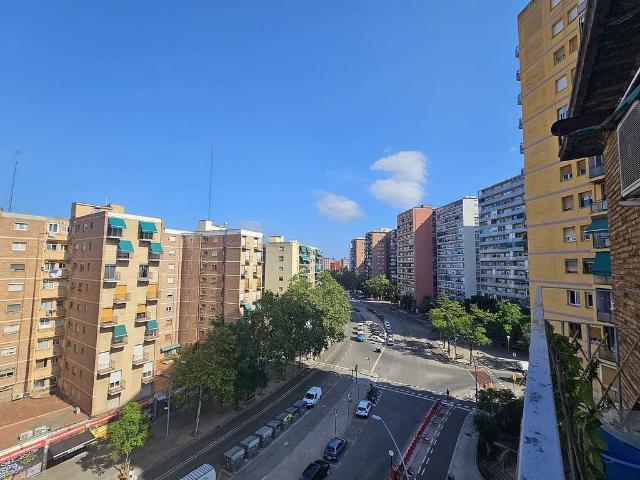 Piso en venta en calle De Cantàbria, Barcelona, de 55 m² 2 habitaciones por 266.000