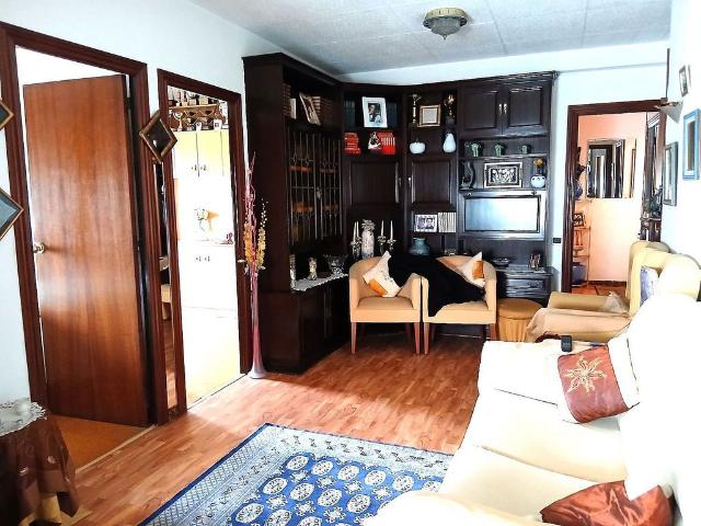 Piso en venta en calle De Cantàbria, Barcelona, de 65 m² 3 habitaciones por 289.000