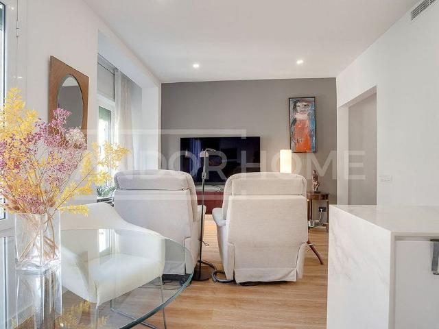 Piso en venta en calle De Casanova, Barcelona, de 78 m² 3 habitaciones por 480.000