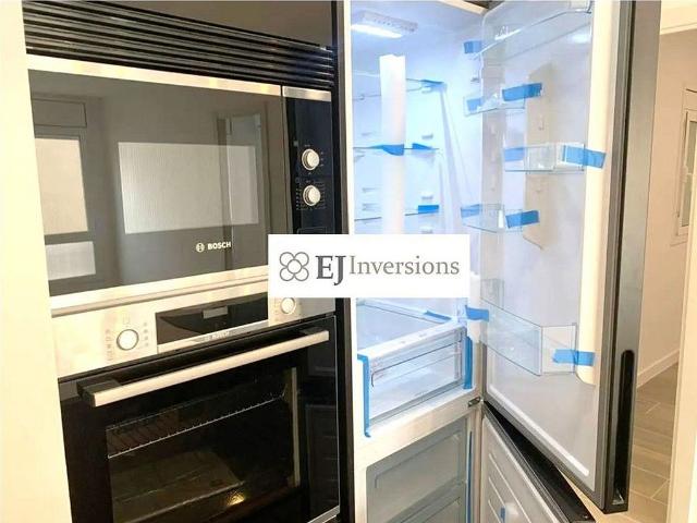 Piso en venta en calle De Castelao, Hospitalet de Llobregat, L´, de 67 m² 2 habitaciones por 250.000