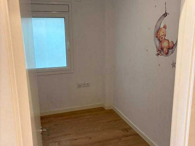 Piso en venta en calle De Castelao, Hospitalet de Llobregat, L´, de 70 m² 2 habitaciones por 270.000